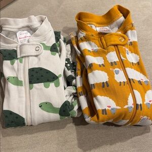 Two Hanna Andersson footed PJ’s a Turtle and Sheep 2T great condition. Unisex